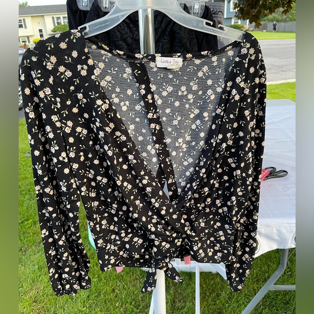 🪩 Love + Joy Medium Top | Floral Print